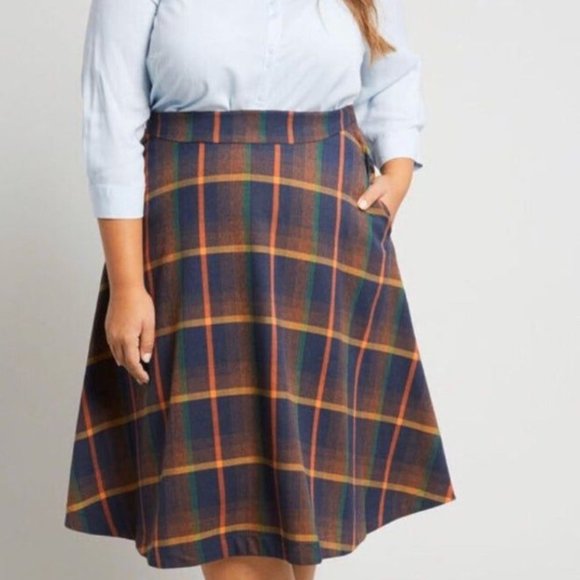 Modcloth Dresses & Skirts - ModCloth Prim Class Hero Midi Skirt in Navy Plaid 1X